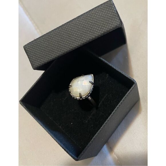 Kendra Scott Teardrop White Moonstone Ring Sz8 - Picture 1 of 5